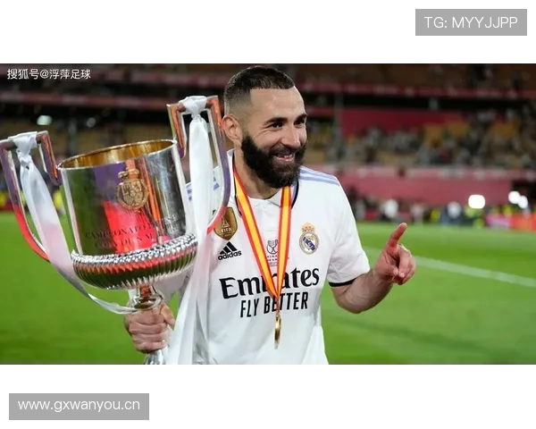 本泽马的牵制、策应与空间创造价值解析 本泽马的牵制、策应与空间创造价值解析