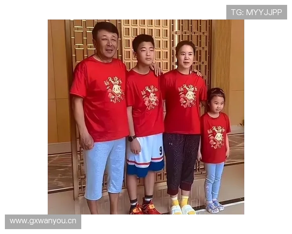 王楠家的厨房比我家客厅还大