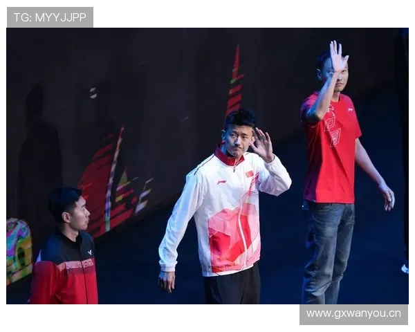 谌龙退役后住进月租五位数的训练基地，每天六点起床陪老婆遛弯