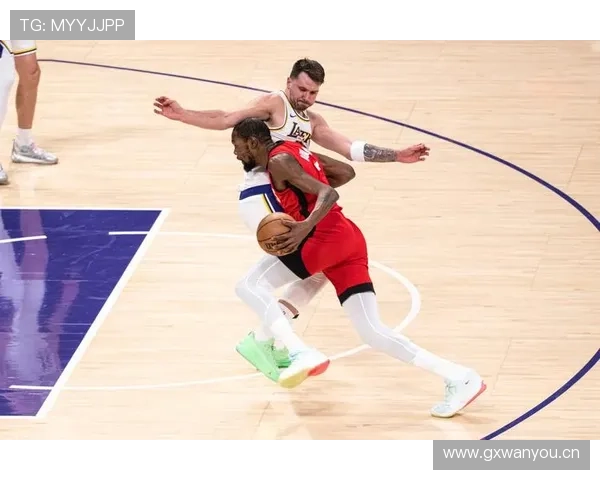 三分线规则：投篮成功如何判定为三分球？